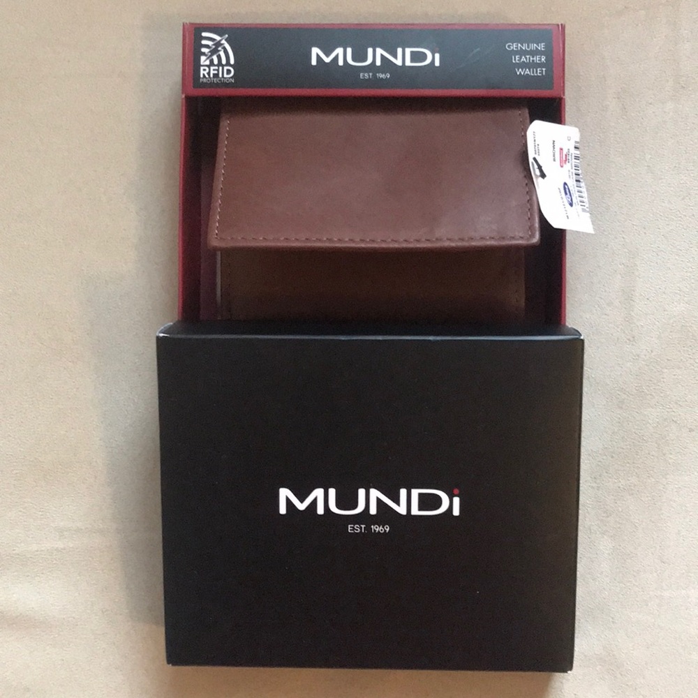 New MUNDi brown leather RFID trifold wallet NWT